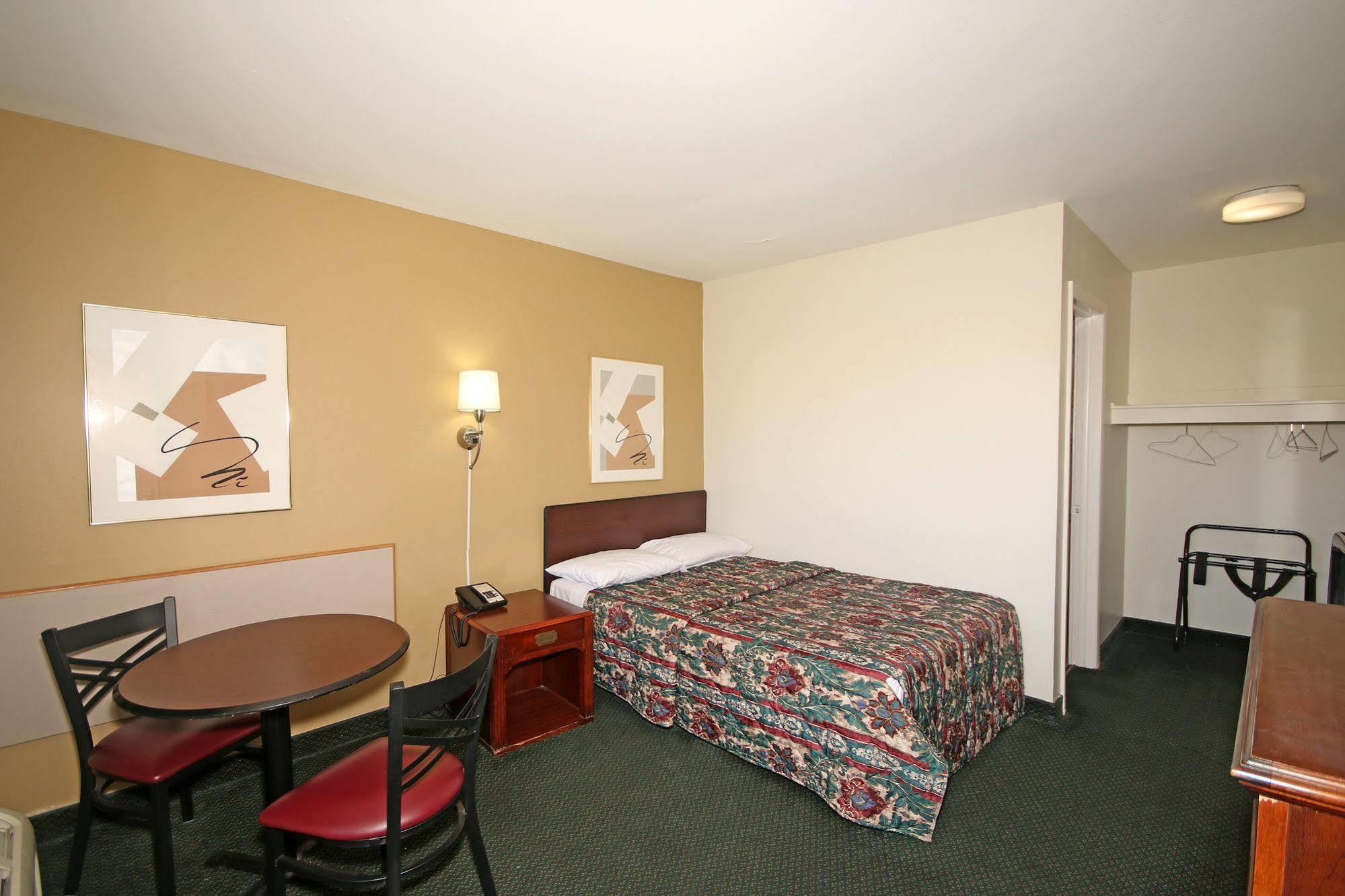 Motel Royal And Airport 2*