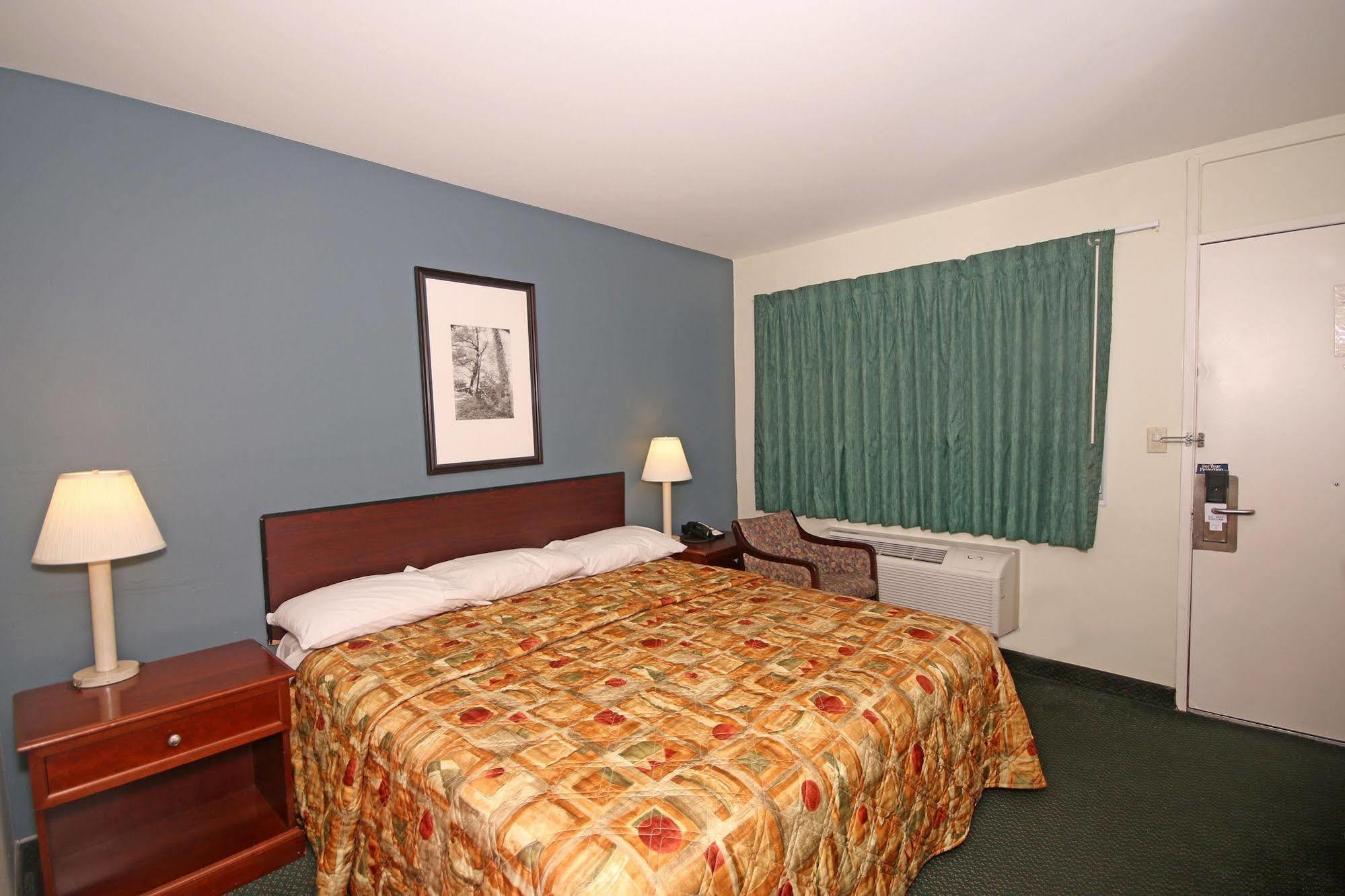 Motel Royal And Airport 2*